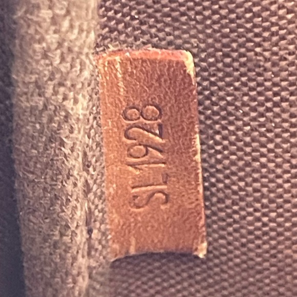 LOUIS VUITTON VINTAGE MONOGRAM POCHETTE ACCESSOIRES - Picture 11 of 12